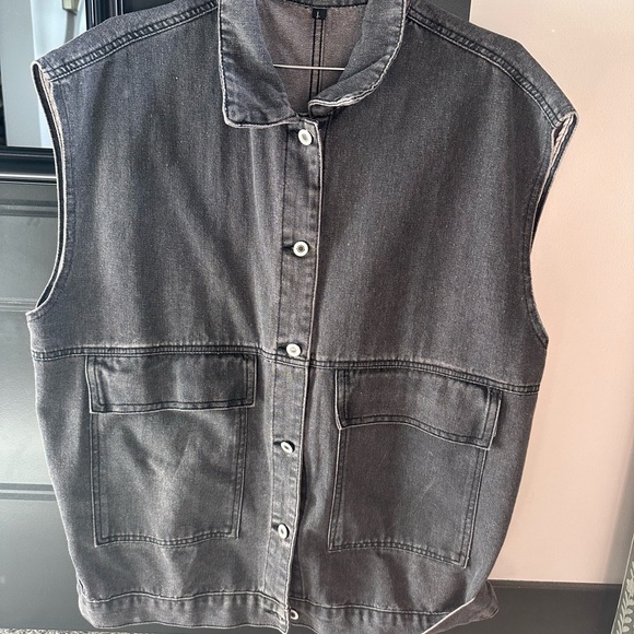 Black Denim Sleeveless Vest - Picture 1 of 1